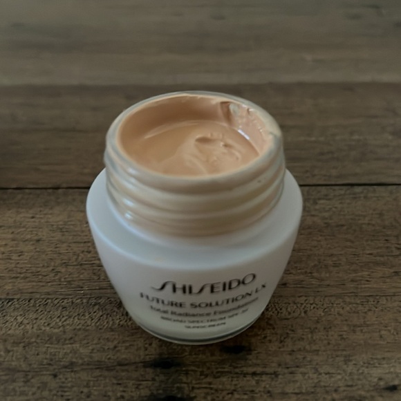 Shiseido future solution lx shade Golden 4 - Picture 5 of 9